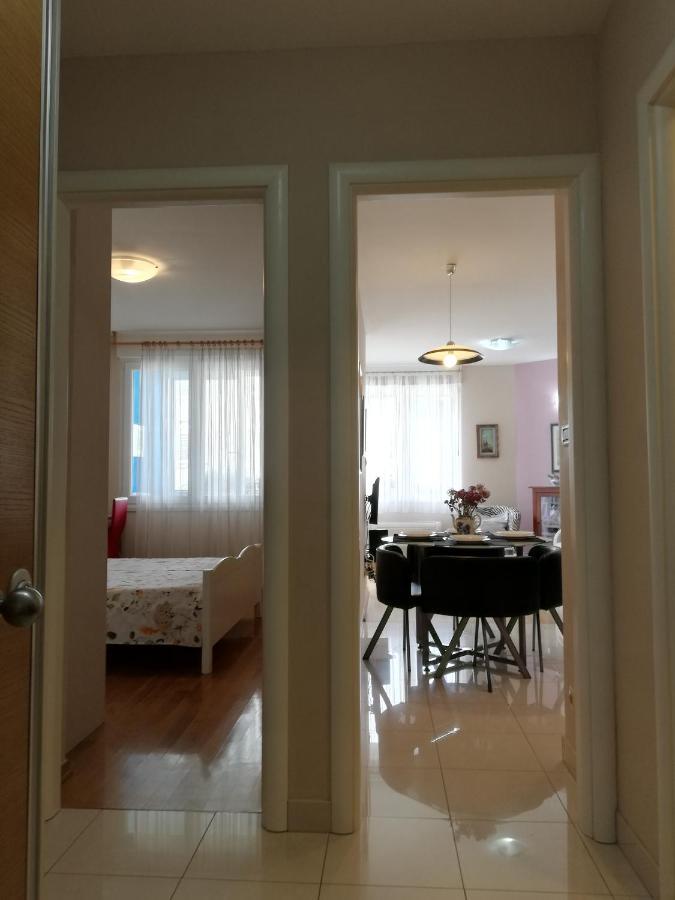 Near Beach Apartment Reno With Private Parking スプリト エクステリア 写真