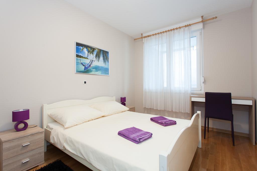 Near Beach Apartment Reno With Private Parking スプリト エクステリア 写真