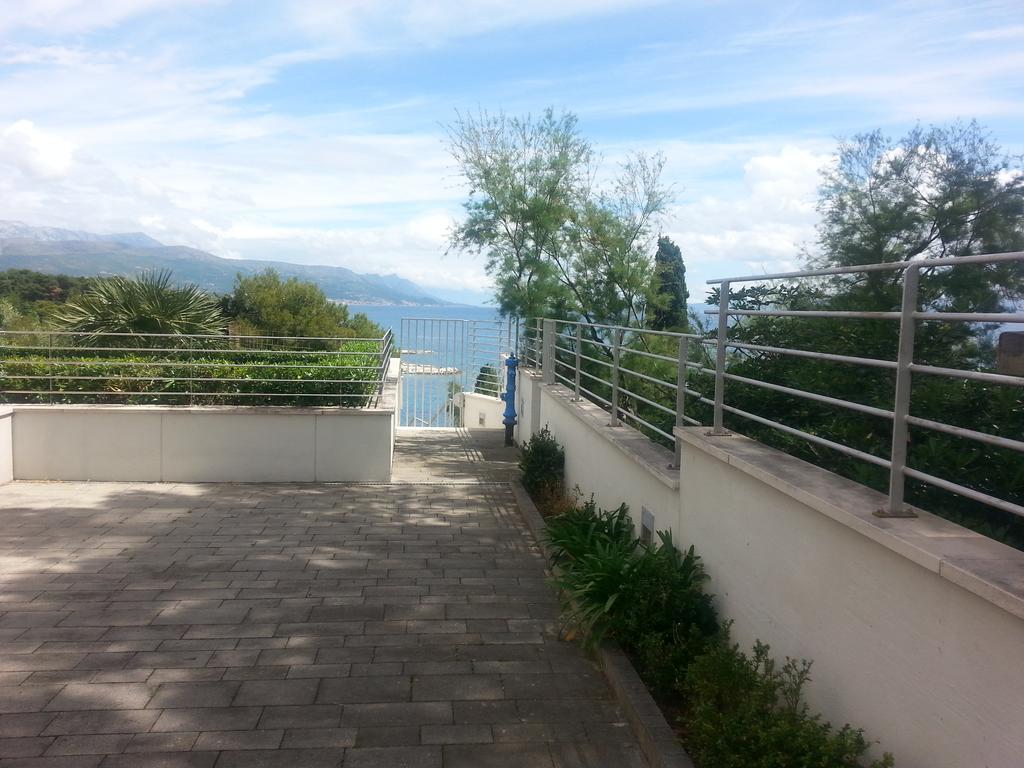 Near Beach Apartment Reno With Private Parking スプリト エクステリア 写真