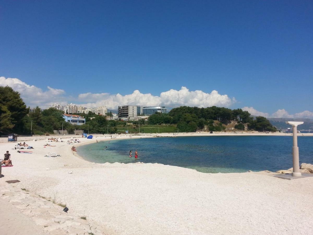 Near Beach Apartment Reno With Private Parking スプリト エクステリア 写真