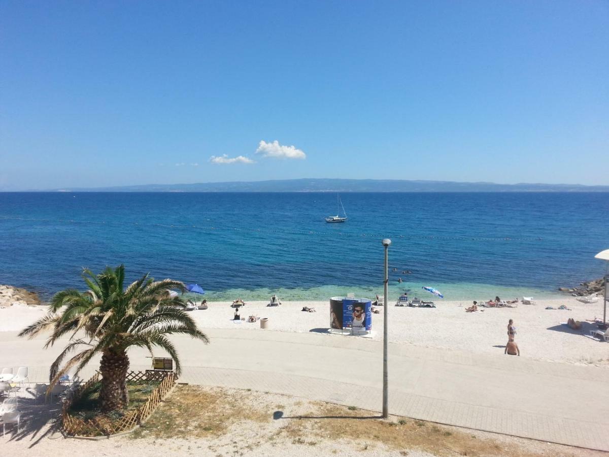 Near Beach Apartment Reno With Private Parking スプリト エクステリア 写真
