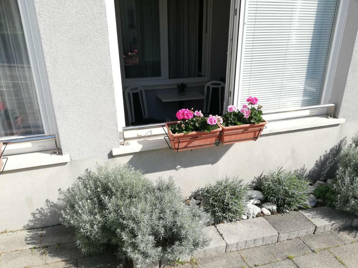 Near Beach Apartment Reno With Private Parking スプリト エクステリア 写真